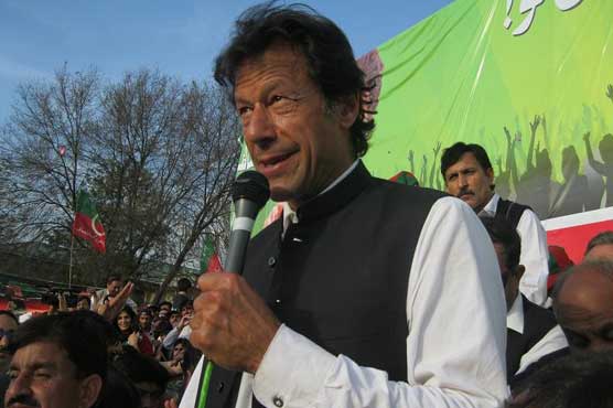 Govt is responsible for plight of farmers, alleges Imran Khan