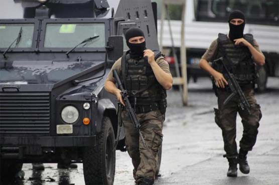 'IS' militant blows himself up, injuring four police in southern Turkey: reports