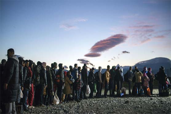 Paris attacks intensify migrant debate in EU