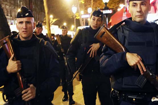 Police hunt Paris gunman - but are there others?