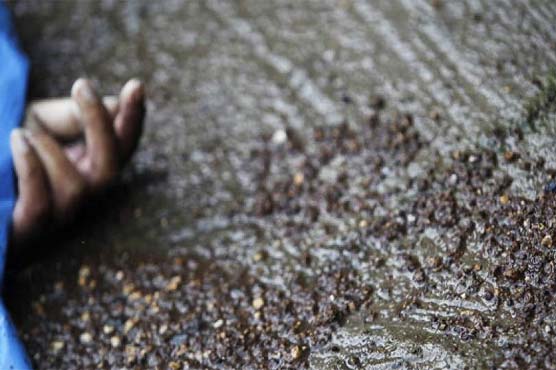 Karachi: Man shoots down daughter, neighbour in honour