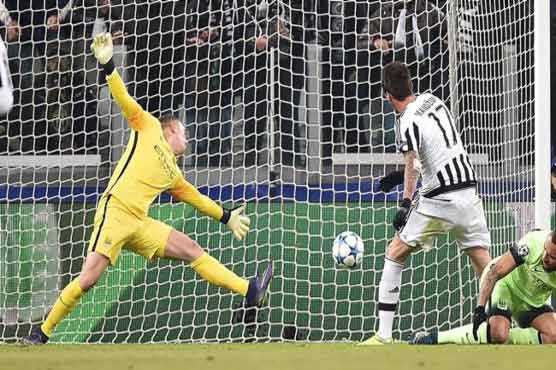 Football: Mandzukic fires Juve into last 16 with City win