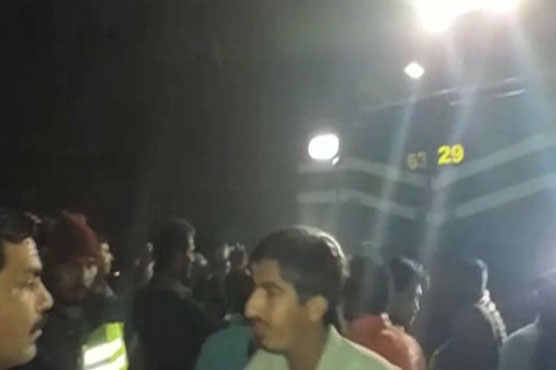 1 dead, several wounded as train collides with trailer in Raiwind