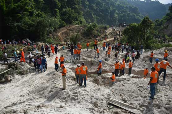 30 dead, hundreds missing in Guatemala landslide
