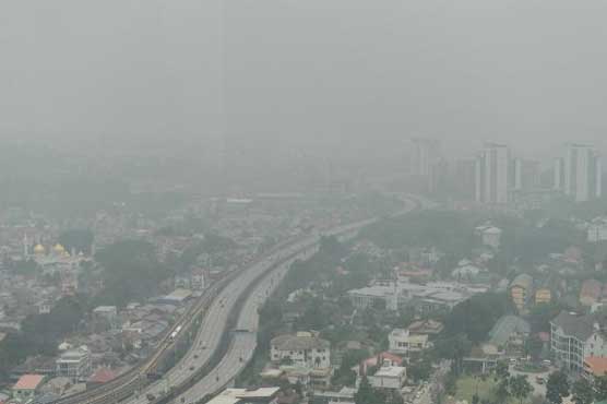 Malaysia shuts schools as choking smog worsens