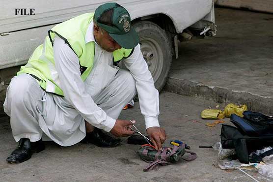 BDS defuse bomb planted outside hotel in Karachi