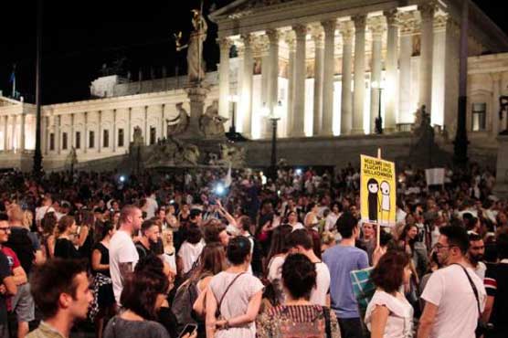 Danes demonstrate for 'decent treatment' of refugees