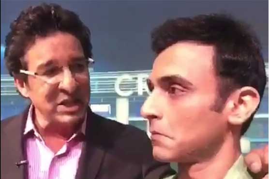 Wasim Akram dubsmashes Amitabh Bachan's dialogue