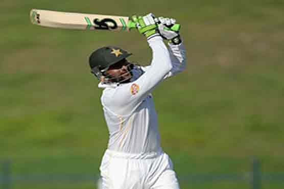 Malik's best lifts Pakistan in first England Test