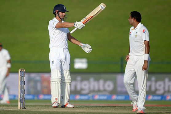 Cricket: England 290-3 in reply to Pakistan's 523-8 declared