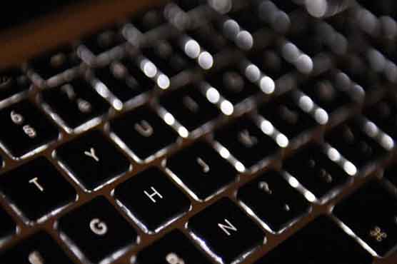 Major websites go down in simultaneous crashes