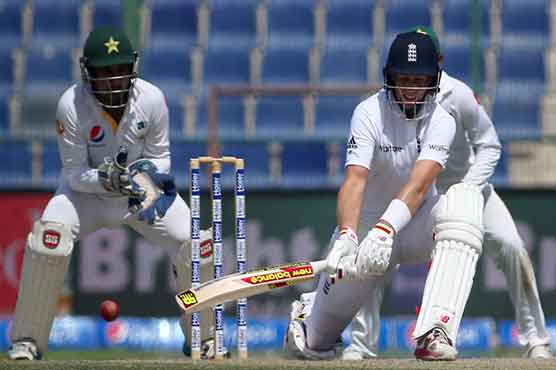 England reach 569-8 at stumps on day 4