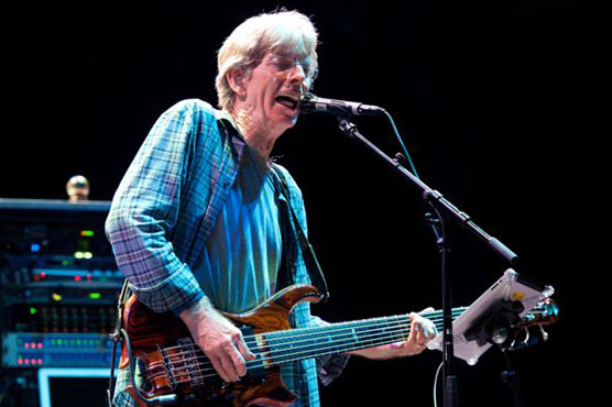 Grateful Dead bassist Lesh reveals cancer battle