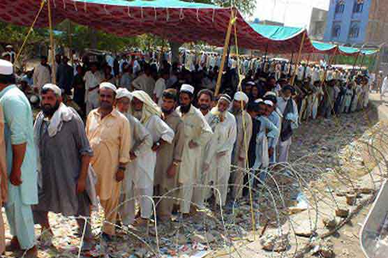 Peshawar: Police, management scuffle over ban on IDP's entry into city