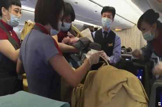 Los Angeles doctor delivers baby on flight from Taiwan