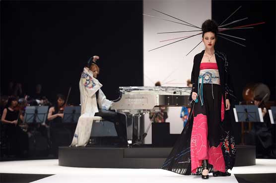 Kimonos get rock 'n' roll makeover at Japan fashion week