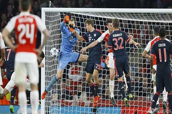 Football: Giroud punishes Neuer blunder to lift Arsenal