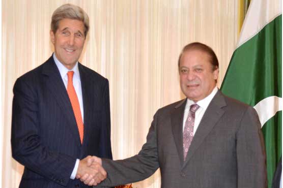 PM Nawaz meets Kerry, informs about Indian interference