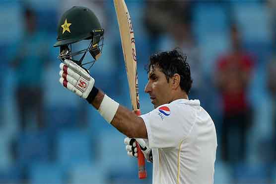Misbah's 102 anchors Pakistan in 2nd Test against England