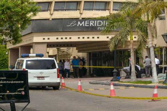 IS claims blast that wounded four near Egypt pyramids