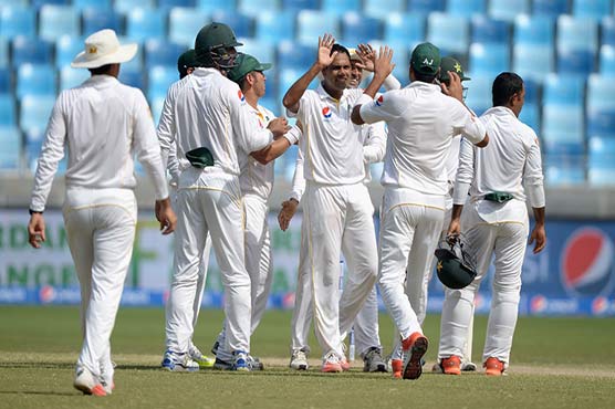 Pakistan close in on victory in second Test