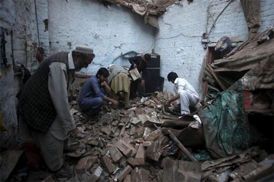 Rescuers hunt for survivors of massive Pakistan earthquake