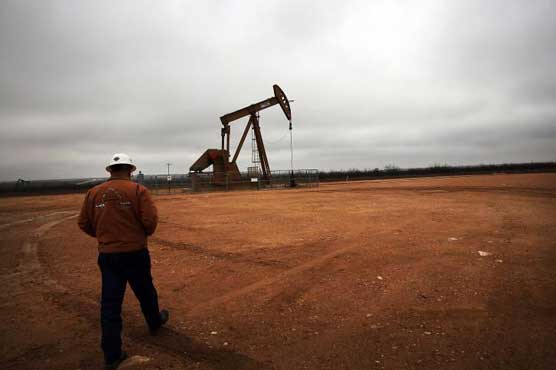 Oil prices flat in Asia before supplies report, Fed decision