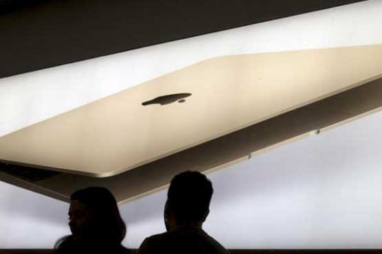 Apple investors focus on iPhone sales for the holiday quarter