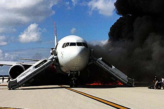 Airplane fire at Florida airport injures 15
