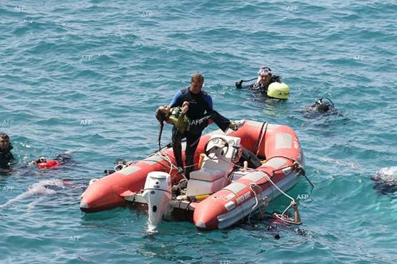 Spanish coast guard abandons search for 35 missing migrants