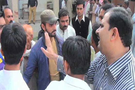 Supporters of independent candidate attack Dunya News team in Nankana Sahib