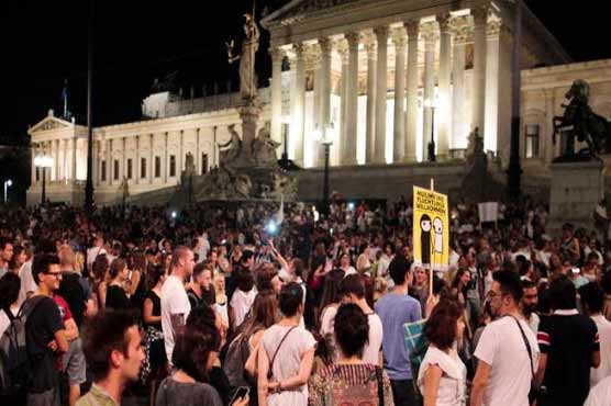 20,000 demonstrate in Austria after migrant truck tragedy: police