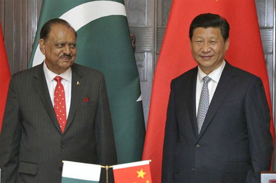 President Mamnoon meets Chinese counterpart, describes Pakistan-China as 'iron brothers'