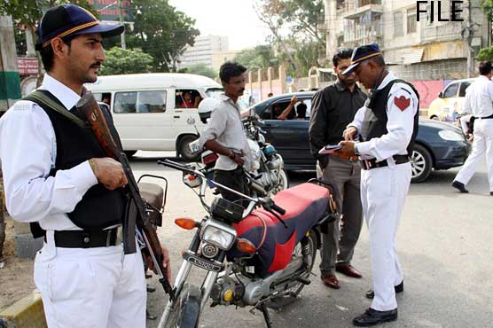 Karachi: Firing near Sher Shah Gulbai leaves traffic policeman dead, 2 injured
