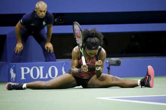 Serena roars back to keep Grand Slam bid alive