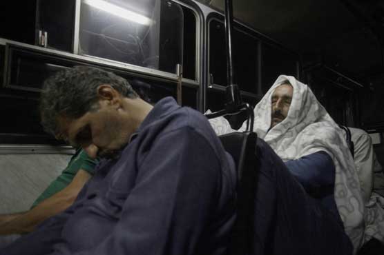 Austria welcomes first migrant buses from Hungary