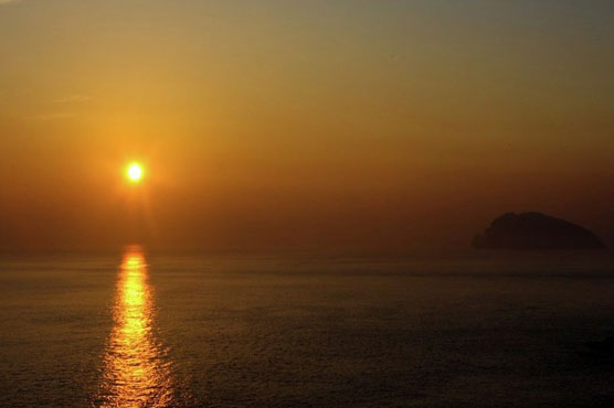 Eight die as S. Korea fishing boat capsizes