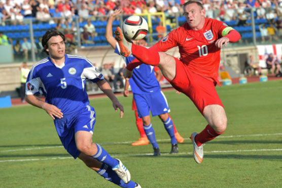 Football: Record will soon be Rooney's, says Hodgson