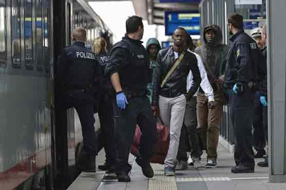 German industries make economic case to welcome refugees 