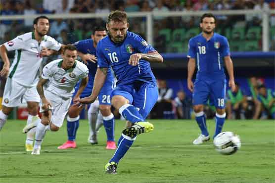 Football: De Rossi fires Italy top after Bulgaria win