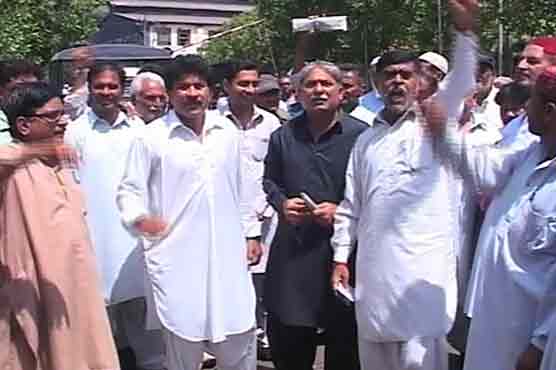 Loco drivers of Pakistan Railways stage protest in Karachi