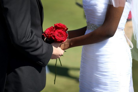 Pope makes it easier for Catholics to end marriages 