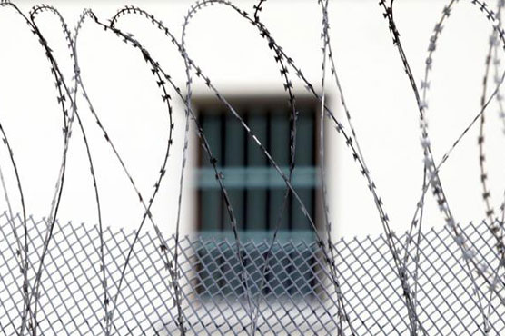 Bomb hits near Libya prison holding former Kadhafi officials