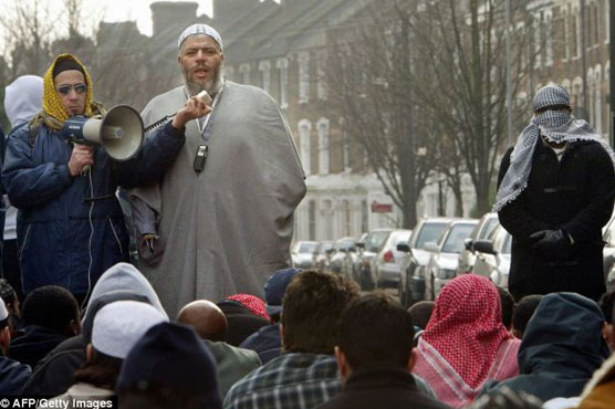 Britain announces record terror arrests 