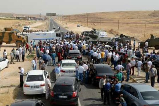 Turkey says will block pro-Kurdish deputies from entering curfew city