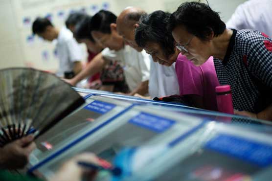 Honk Kong shares up by lunch but Shanghai dips