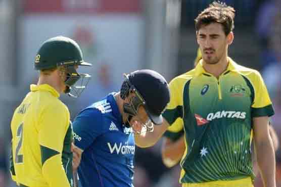 Eoin Morgan treated for concussion after blow from Starc bouncer