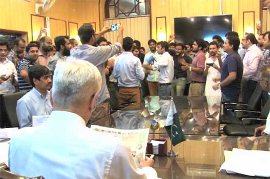 Lahore: YDA protests for restoration of doctors