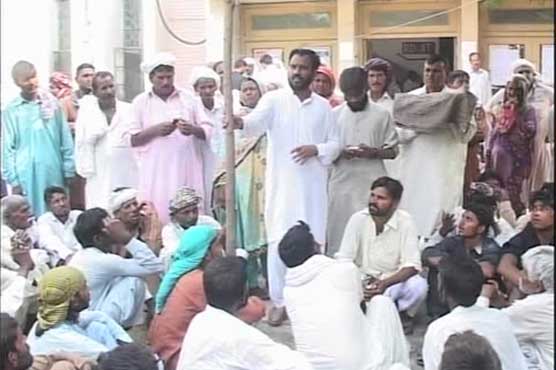 Faisalabad: Kiln workers take to street to protest low wages