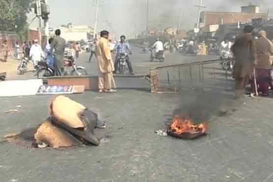 Residents stage protest against spike in crime in Faisalabad